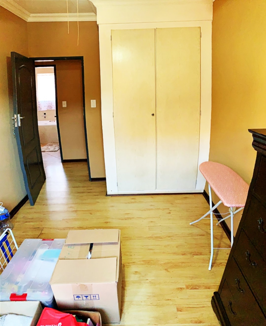 2 Bedroom Property for Sale in Die Hoewes Gauteng