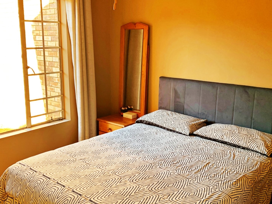 2 Bedroom Property for Sale in Die Hoewes Gauteng
