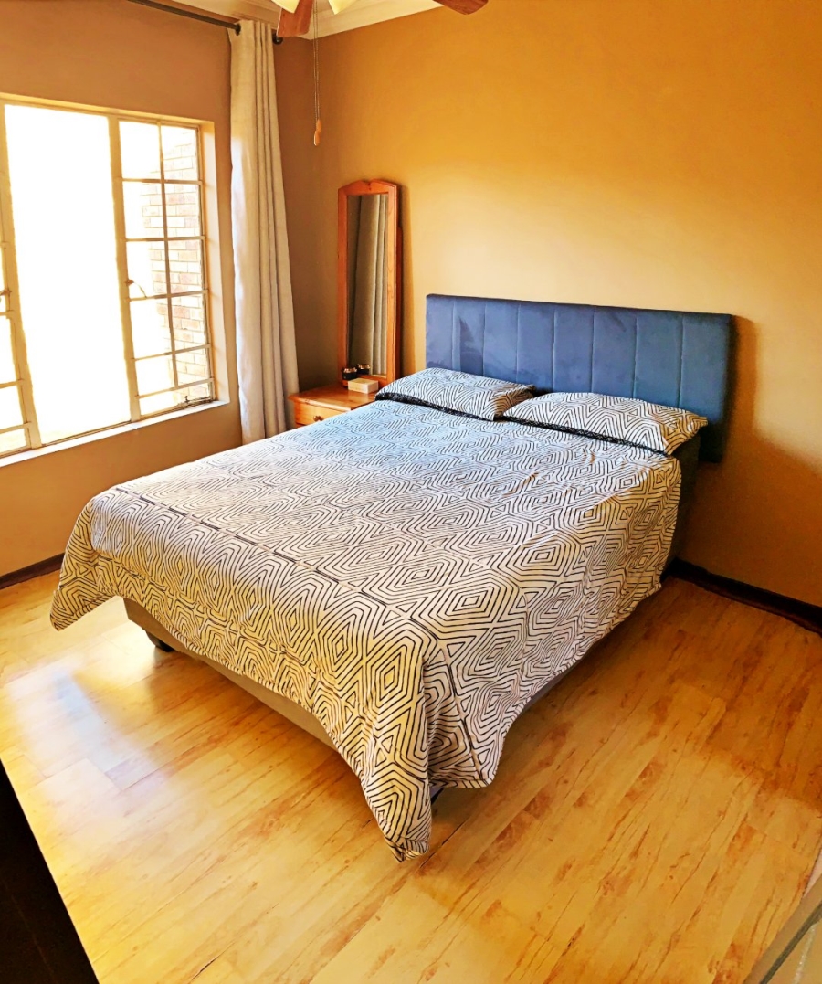 2 Bedroom Property for Sale in Die Hoewes Gauteng