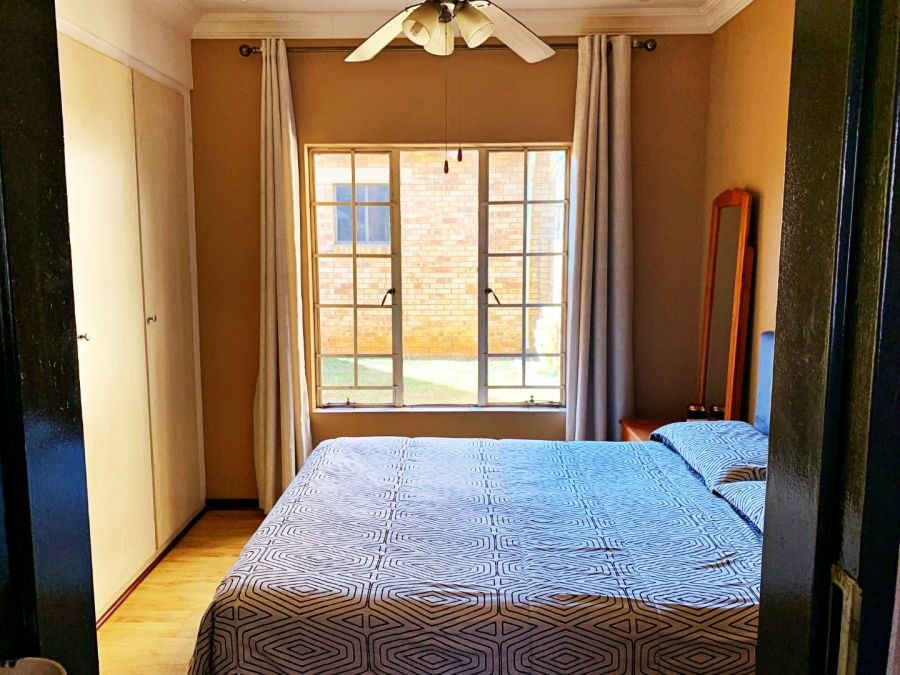 2 Bedroom Property for Sale in Die Hoewes Gauteng