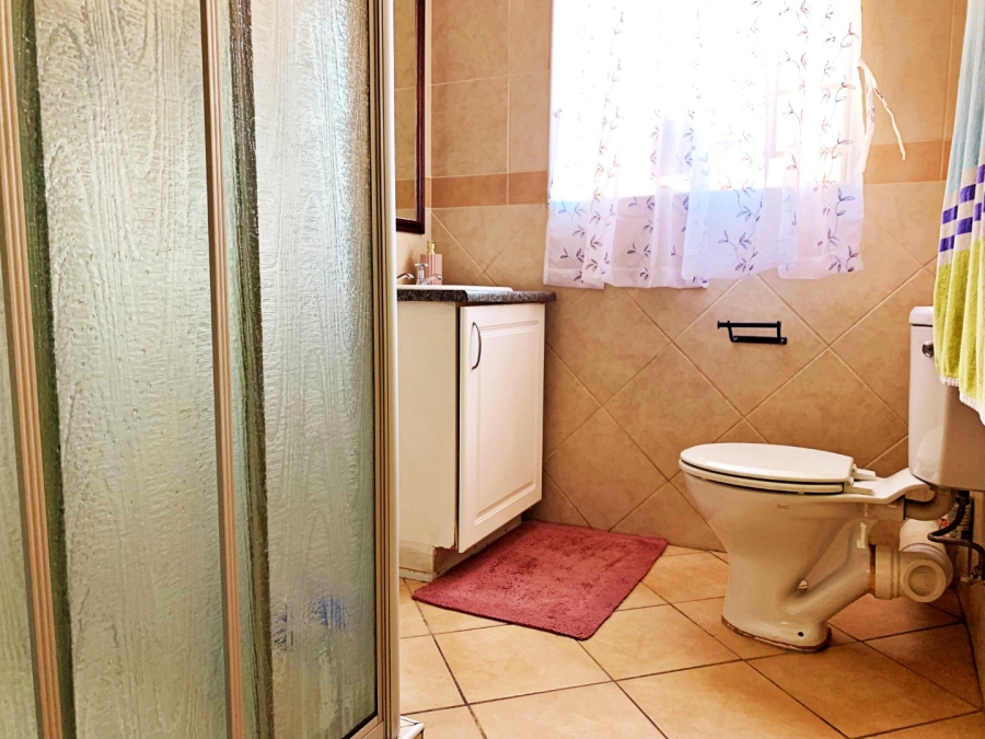 2 Bedroom Property for Sale in Die Hoewes Gauteng