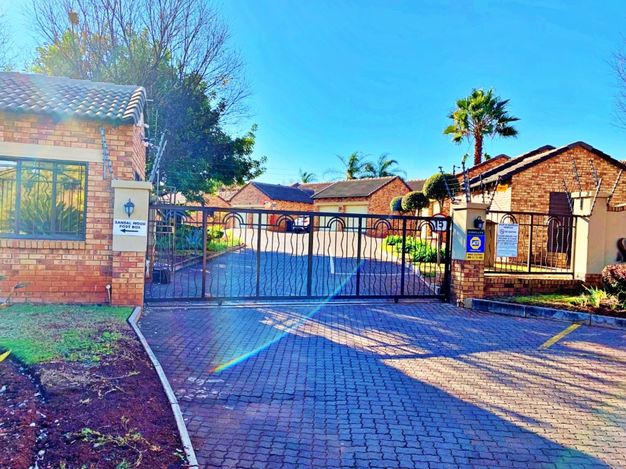 2 Bedroom Property for Sale in Die Hoewes Gauteng