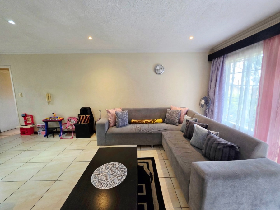 2 Bedroom Property for Sale in La Montagne Gauteng