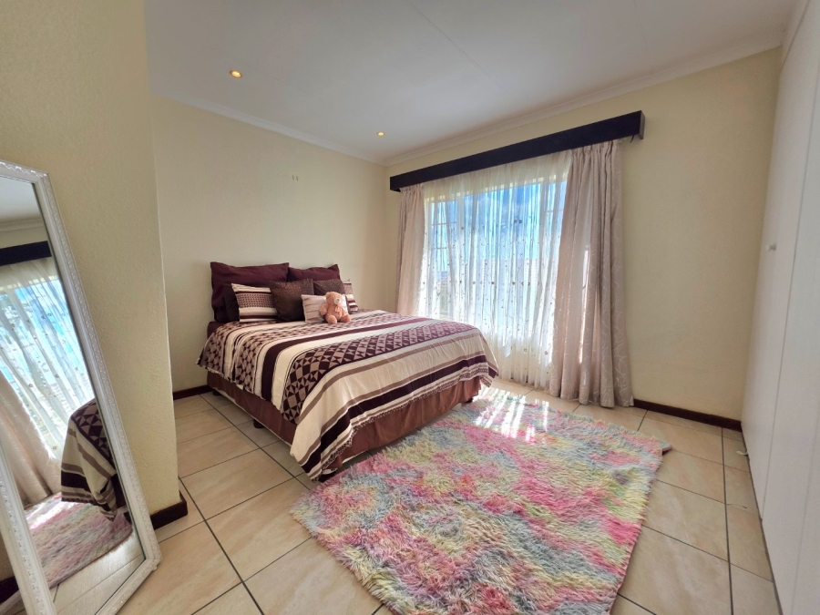 2 Bedroom Property for Sale in La Montagne Gauteng