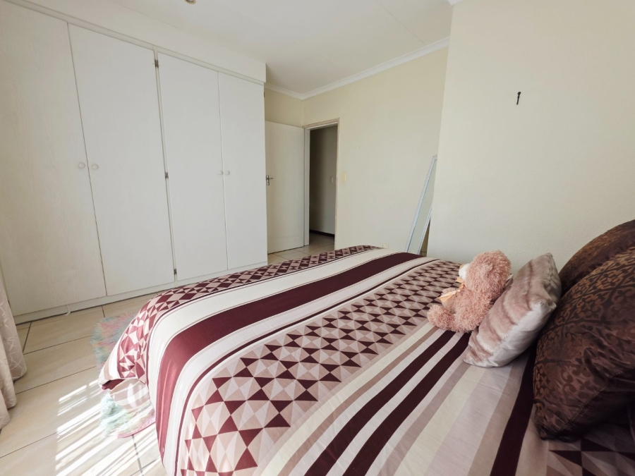 2 Bedroom Property for Sale in La Montagne Gauteng