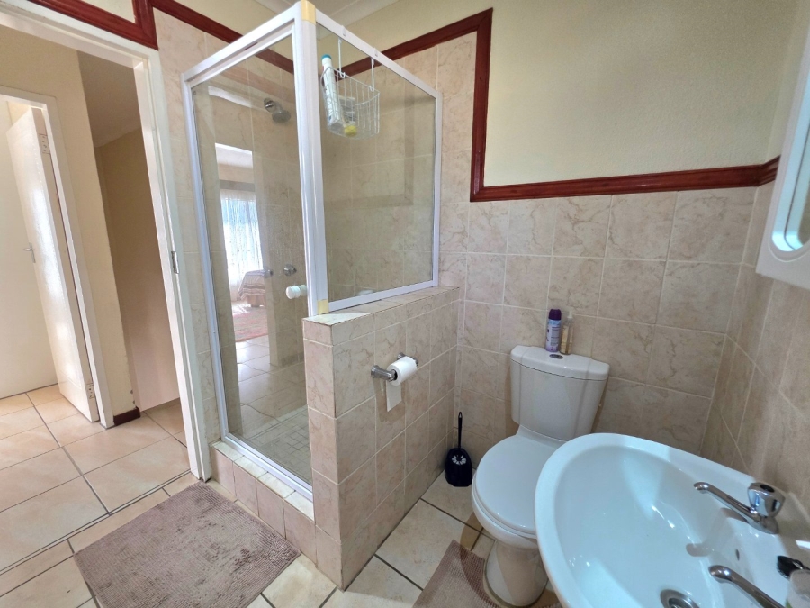 2 Bedroom Property for Sale in La Montagne Gauteng