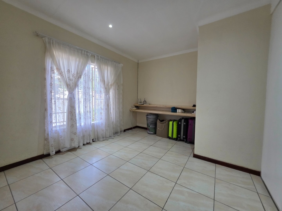 2 Bedroom Property for Sale in La Montagne Gauteng