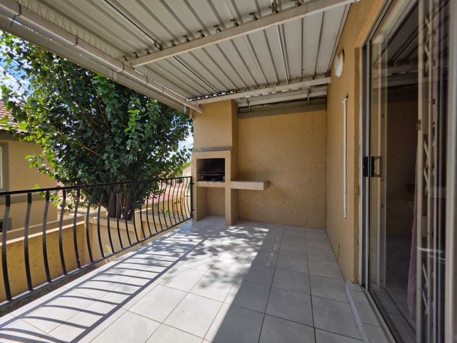 2 Bedroom Property for Sale in La Montagne Gauteng