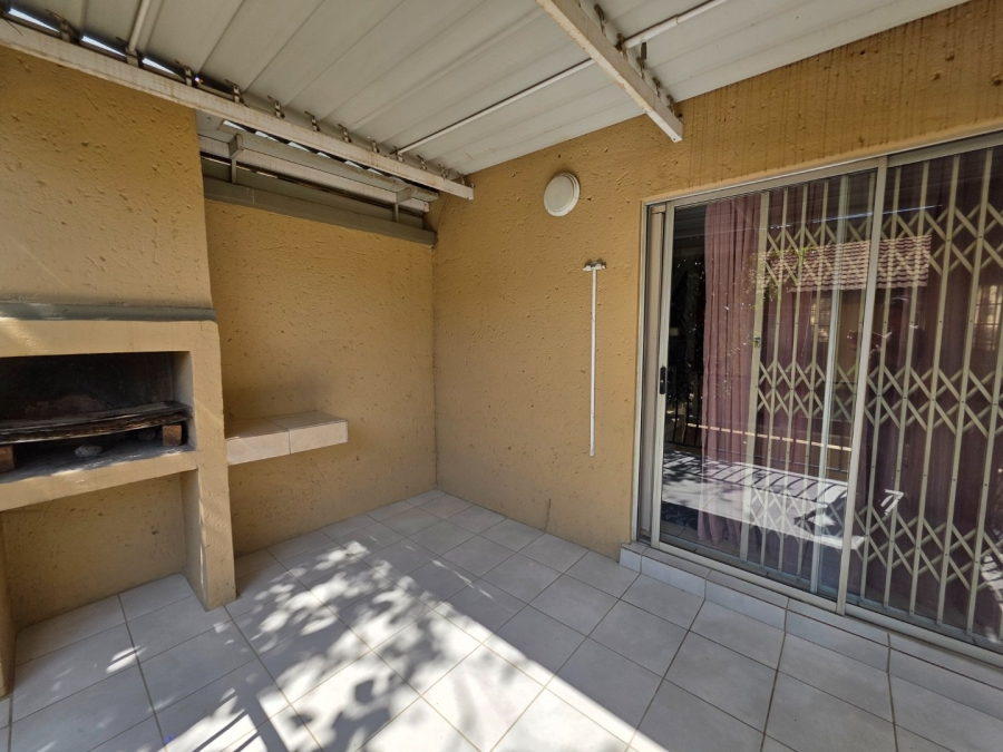 2 Bedroom Property for Sale in La Montagne Gauteng