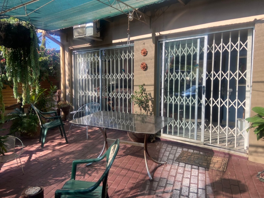 3 Bedroom Property for Sale in Dorandia Gauteng