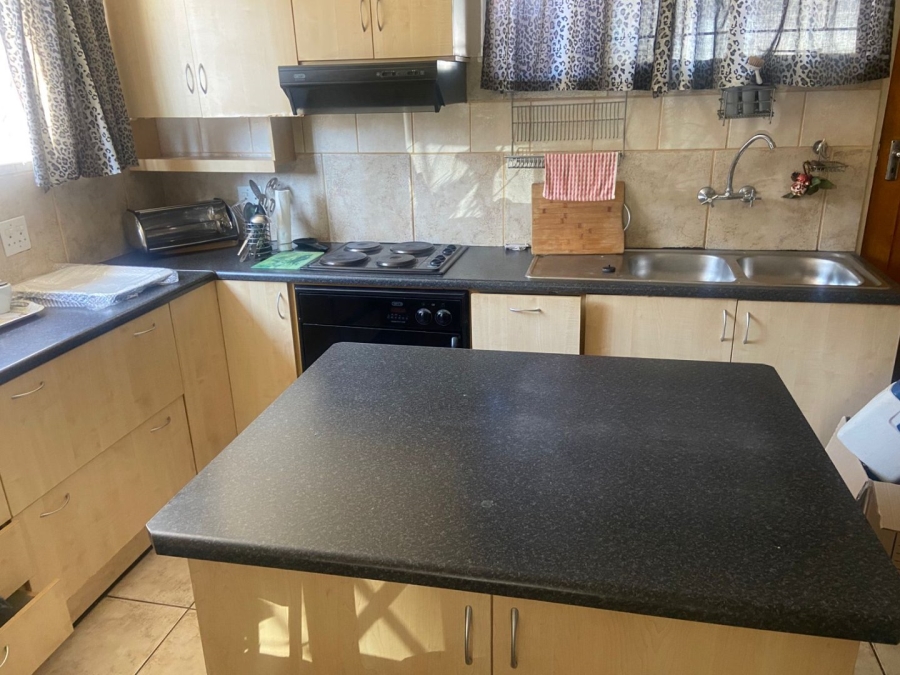 3 Bedroom Property for Sale in Dorandia Gauteng