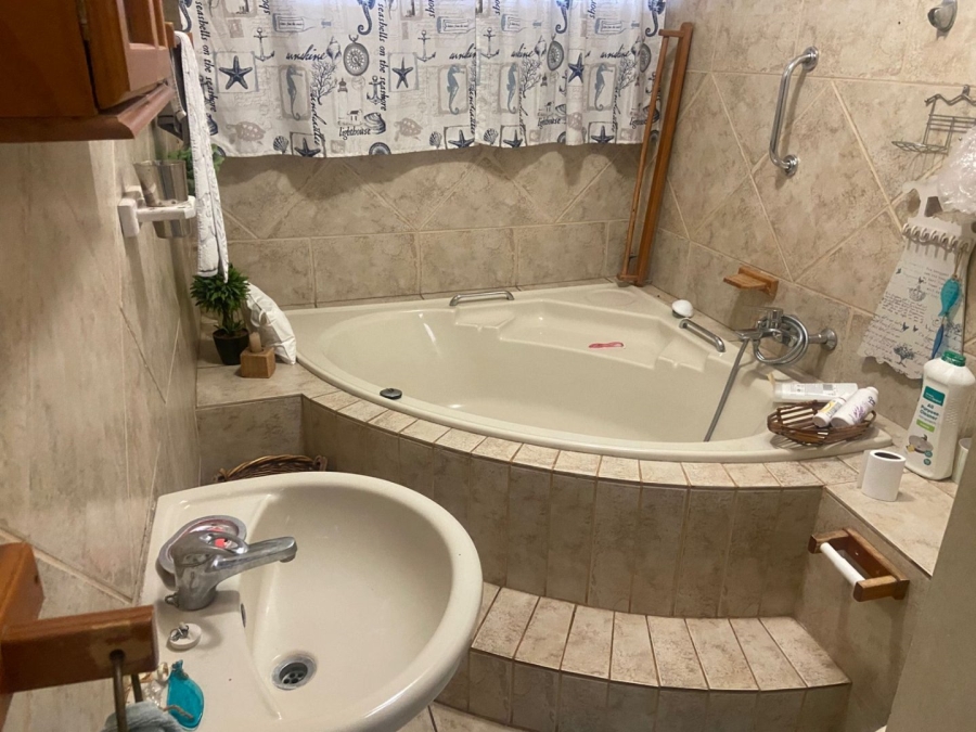 3 Bedroom Property for Sale in Dorandia Gauteng