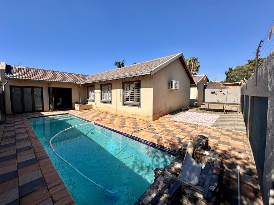 3 Bedroom Property for Sale in Dorandia Gauteng