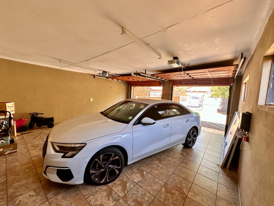 3 Bedroom Property for Sale in Dorandia Gauteng