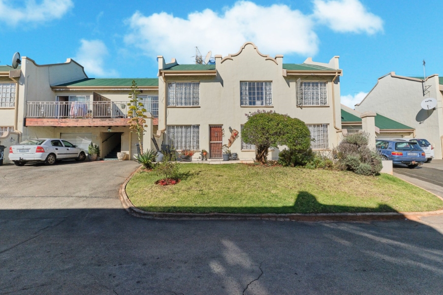 3 Bedroom Property for Sale in Helderkruin Gauteng