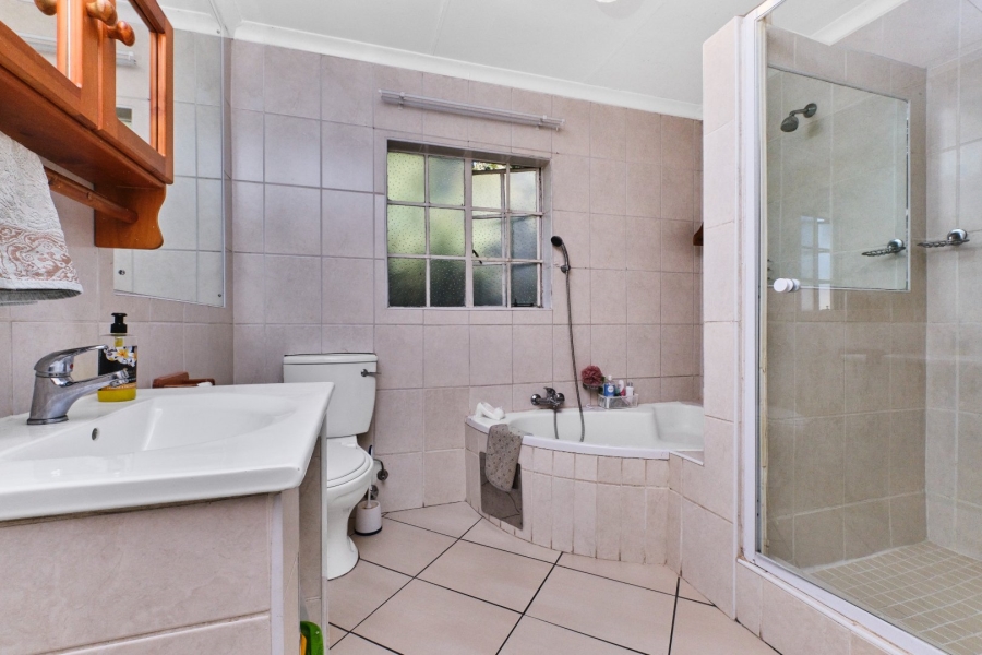 3 Bedroom Property for Sale in Helderkruin Gauteng