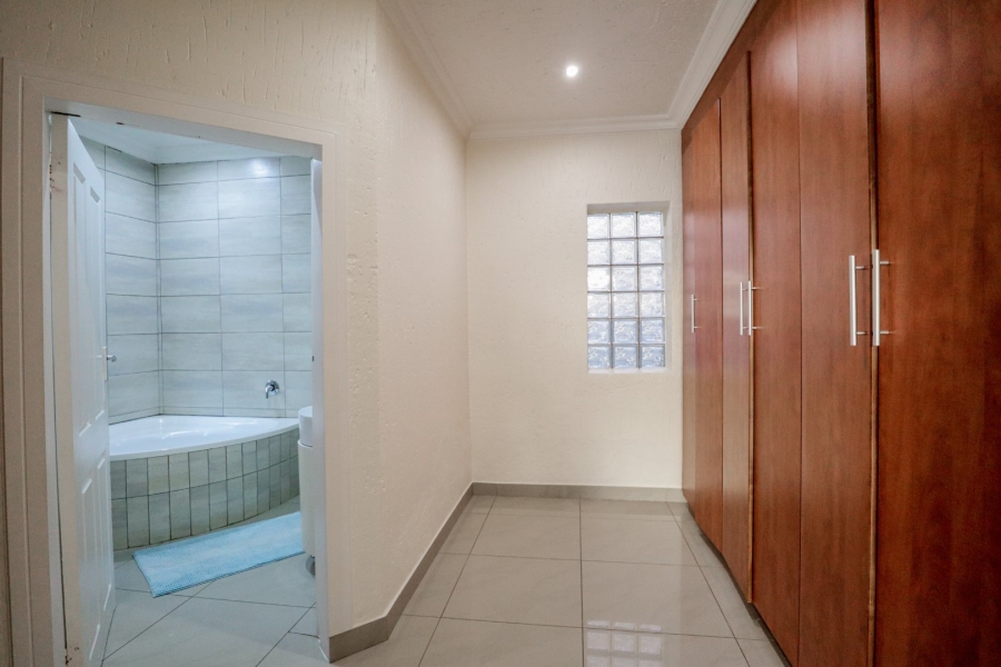 4 Bedroom Property for Sale in Bassonia Gauteng