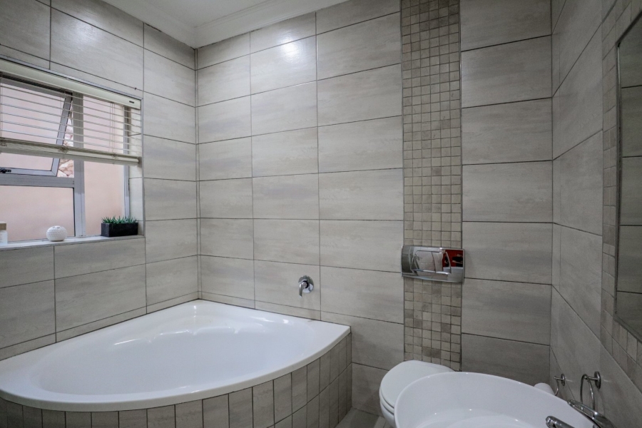 4 Bedroom Property for Sale in Bassonia Gauteng