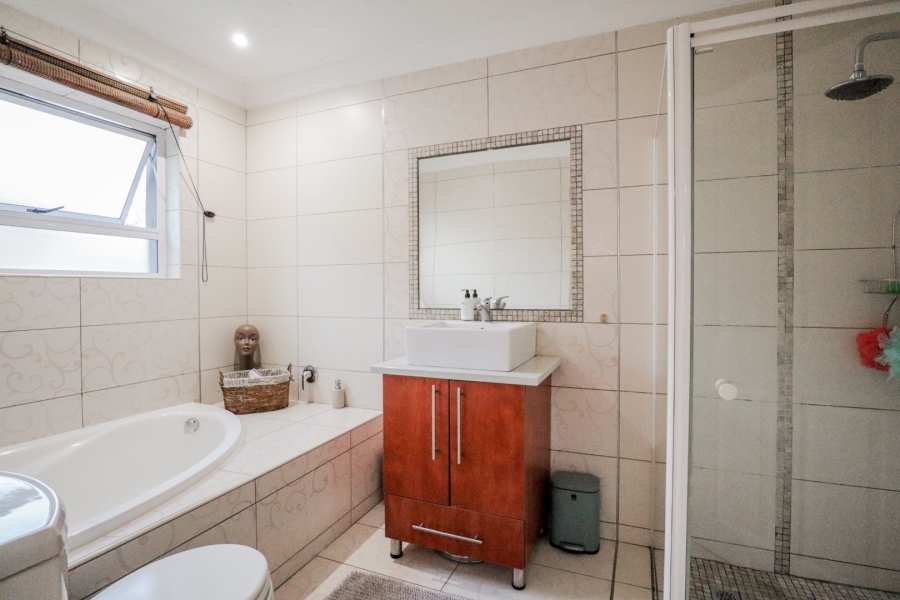 4 Bedroom Property for Sale in Bassonia Gauteng