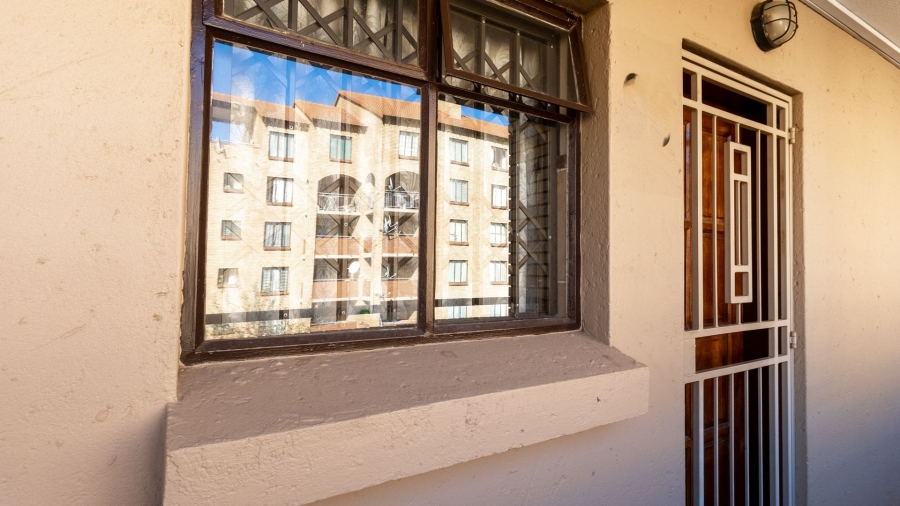 2 Bedroom Property for Sale in Die Hoewes Gauteng