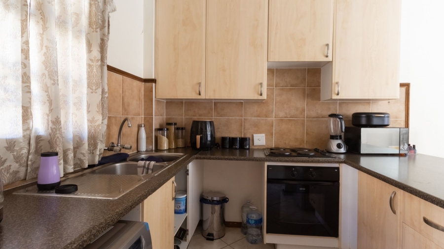2 Bedroom Property for Sale in Die Hoewes Gauteng