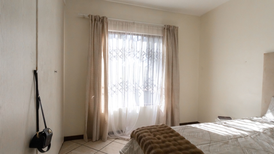 2 Bedroom Property for Sale in Die Hoewes Gauteng