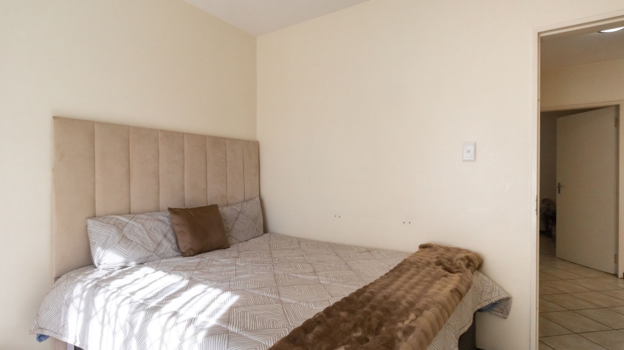 2 Bedroom Property for Sale in Die Hoewes Gauteng