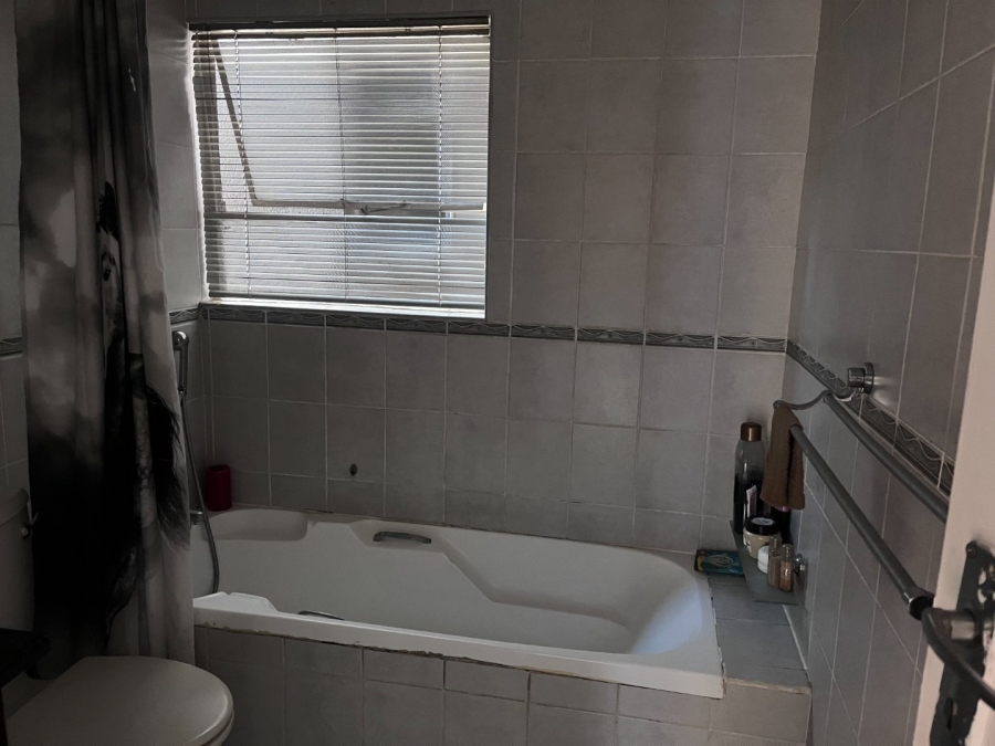 2 Bedroom Property for Sale in Pomona Gauteng