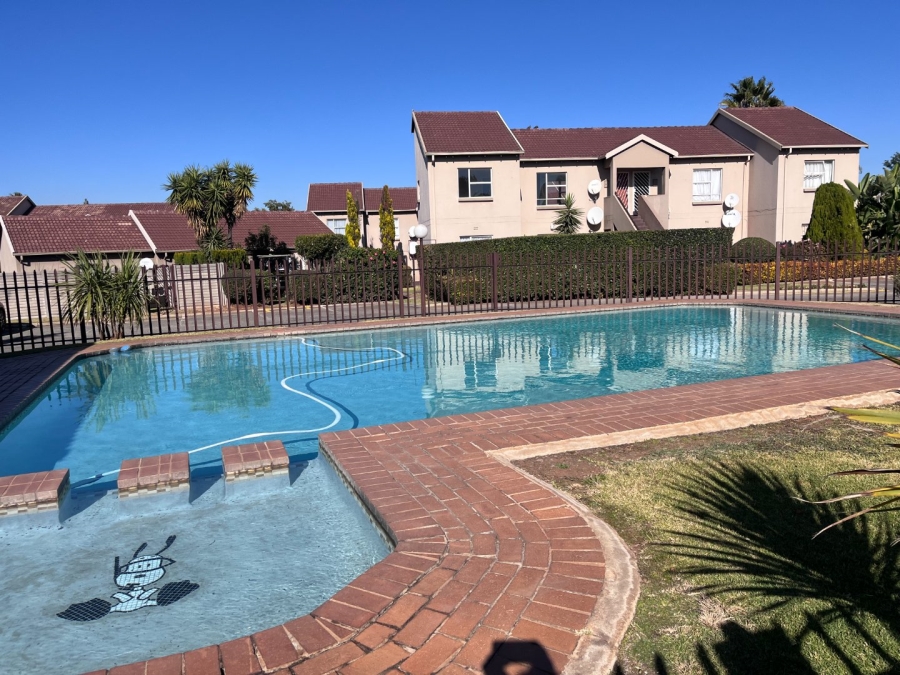 2 Bedroom Property for Sale in Pomona Gauteng