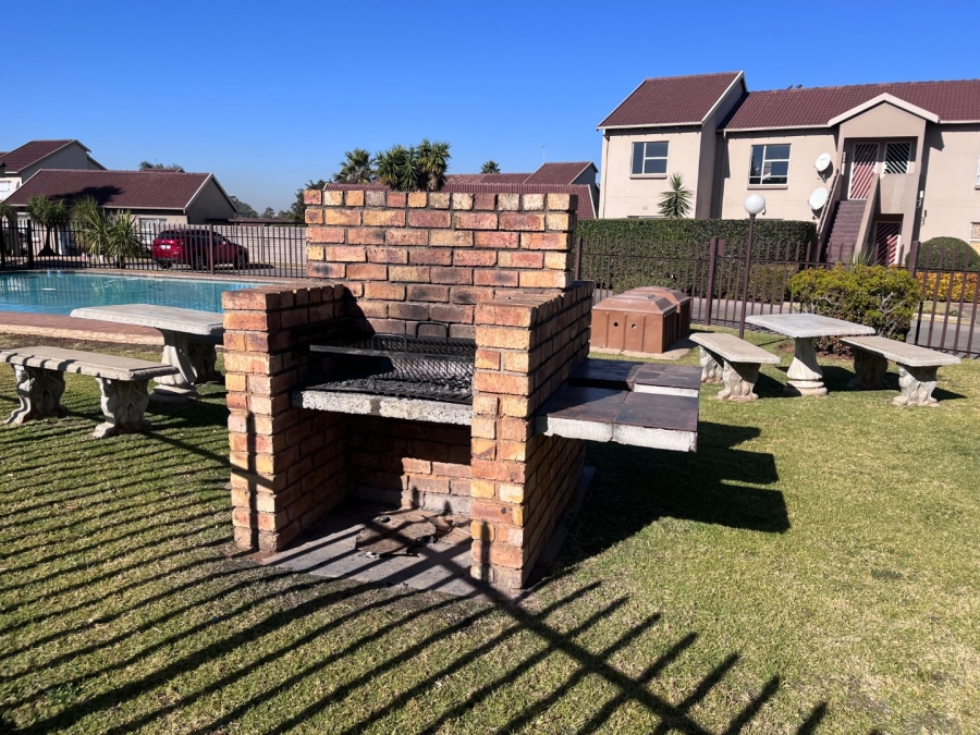 2 Bedroom Property for Sale in Pomona Gauteng