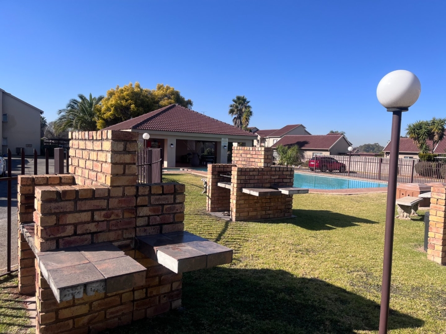 2 Bedroom Property for Sale in Pomona Gauteng