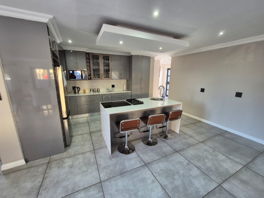 5 Bedroom Property for Sale in Theresa Park Gauteng