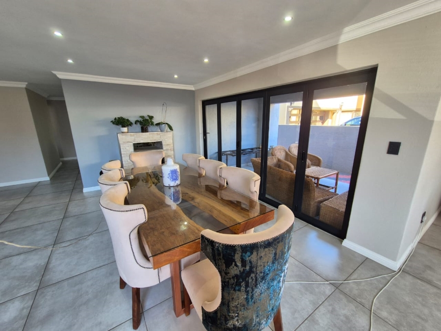 5 Bedroom Property for Sale in Theresa Park Gauteng