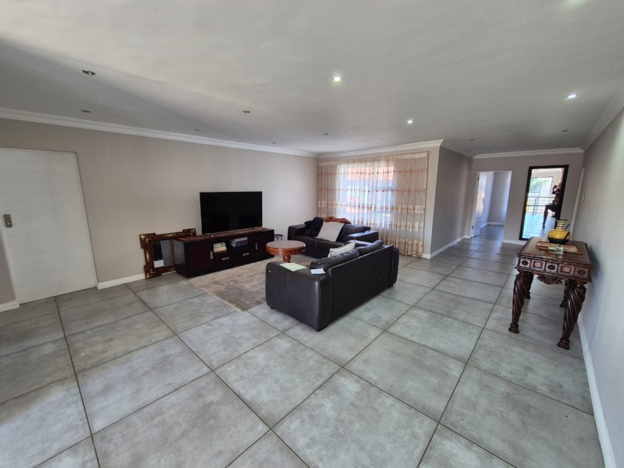 5 Bedroom Property for Sale in Theresa Park Gauteng
