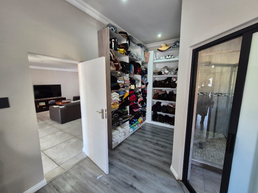 5 Bedroom Property for Sale in Theresa Park Gauteng