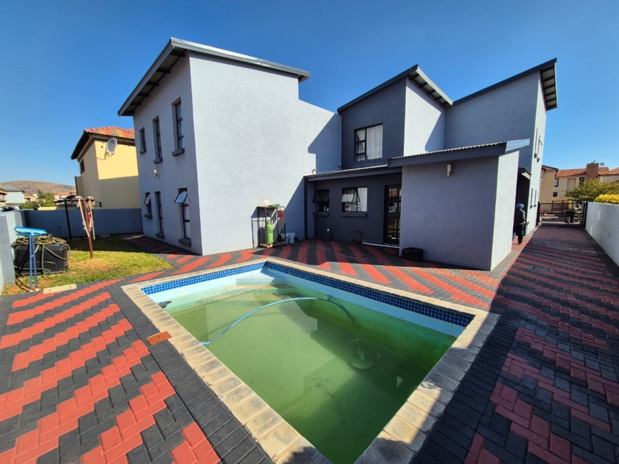 5 Bedroom Property for Sale in Theresa Park Gauteng