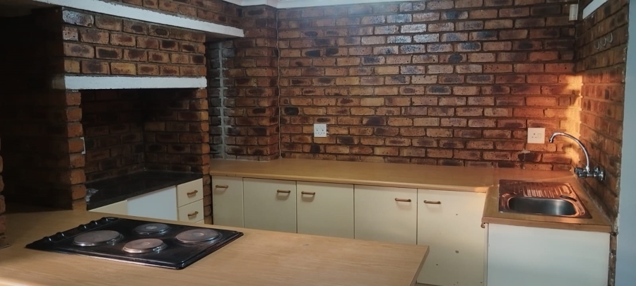 To Let 2 Bedroom Property for Rent in Eastleigh Gauteng
