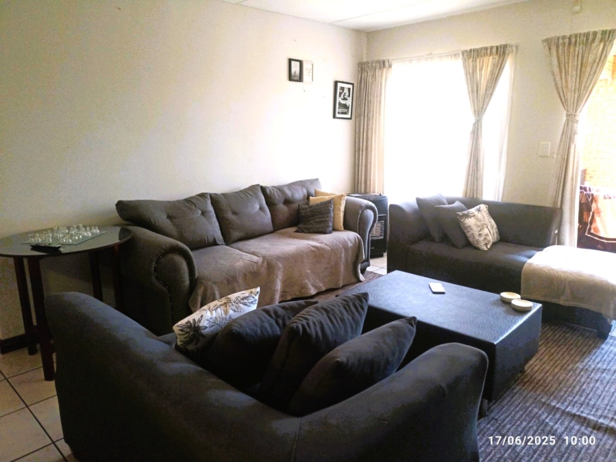 To Let 2 Bedroom Property for Rent in Sonneglans Gauteng