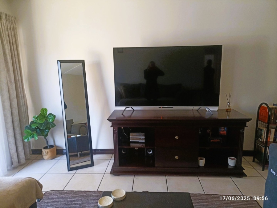To Let 2 Bedroom Property for Rent in Sonneglans Gauteng