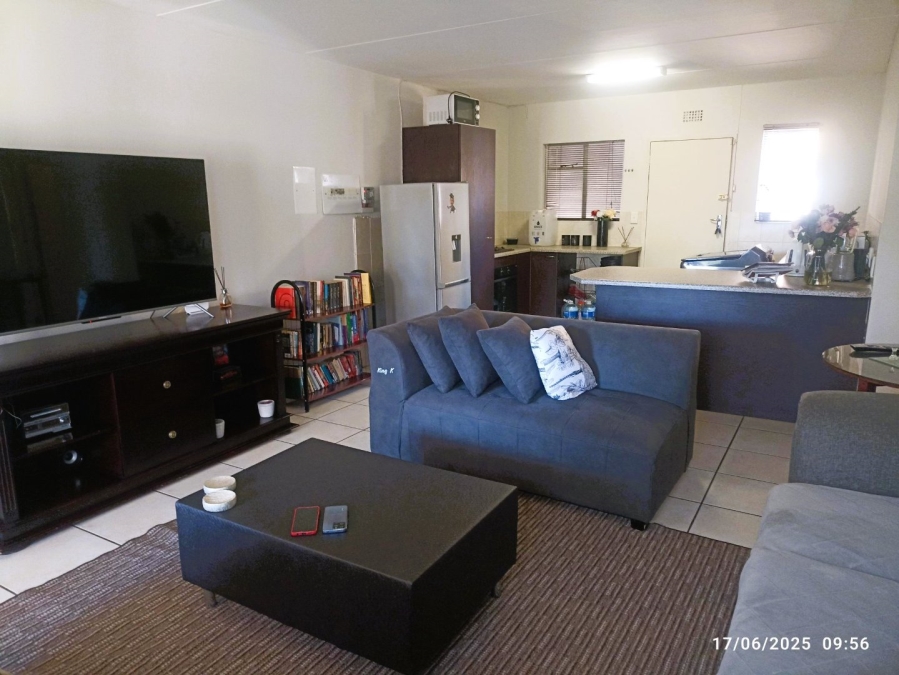 To Let 2 Bedroom Property for Rent in Sonneglans Gauteng