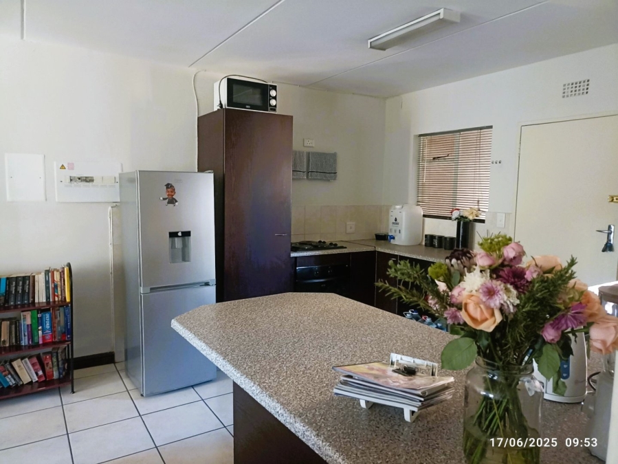 To Let 2 Bedroom Property for Rent in Sonneglans Gauteng