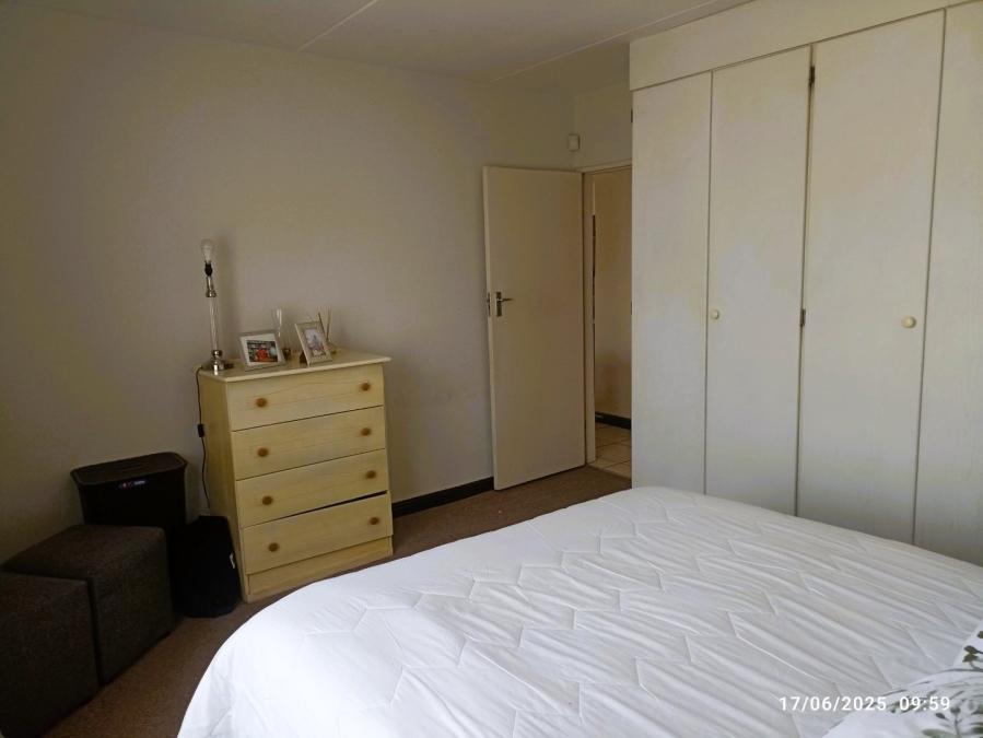 To Let 2 Bedroom Property for Rent in Sonneglans Gauteng
