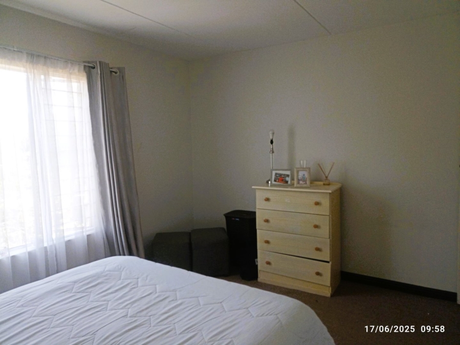 To Let 2 Bedroom Property for Rent in Sonneglans Gauteng