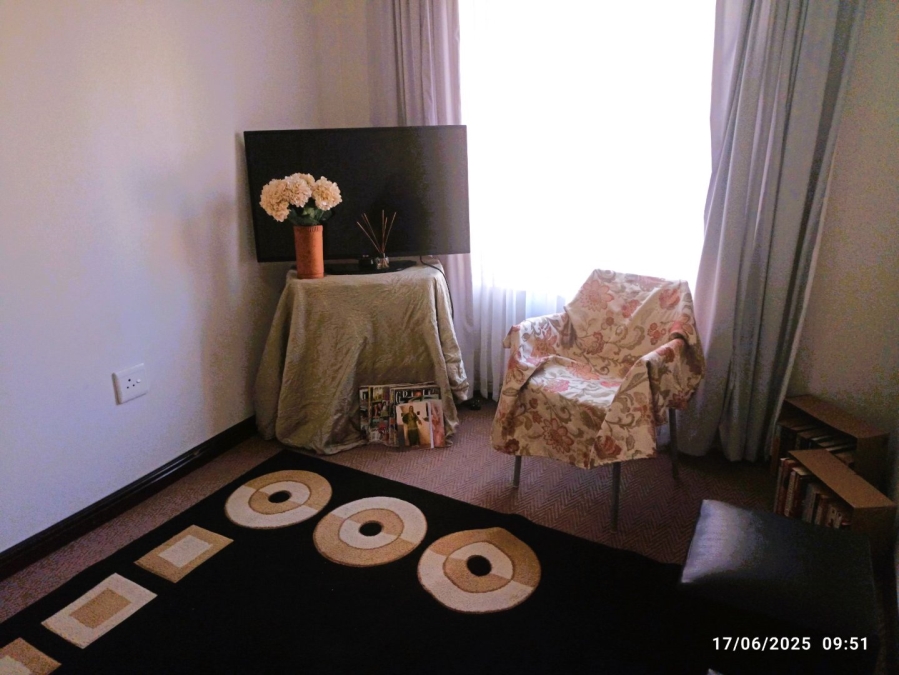 To Let 2 Bedroom Property for Rent in Sonneglans Gauteng