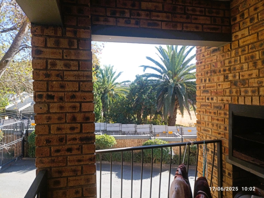 To Let 2 Bedroom Property for Rent in Sonneglans Gauteng