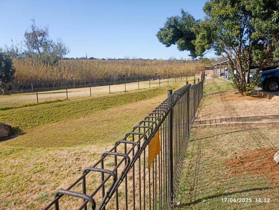 To Let 2 Bedroom Property for Rent in Sonneglans Gauteng