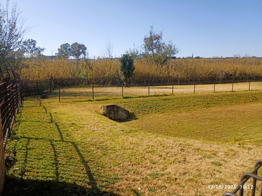 To Let 2 Bedroom Property for Rent in Sonneglans Gauteng