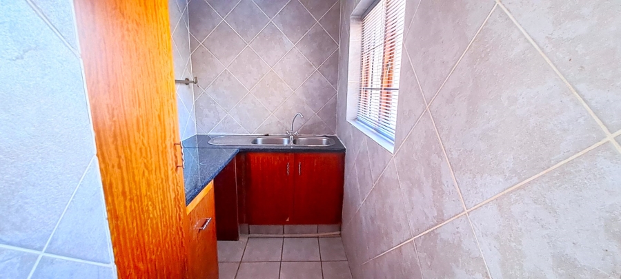 To Let 3 Bedroom Property for Rent in Halfway Gardens Gauteng