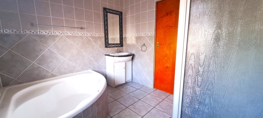 To Let 3 Bedroom Property for Rent in Halfway Gardens Gauteng