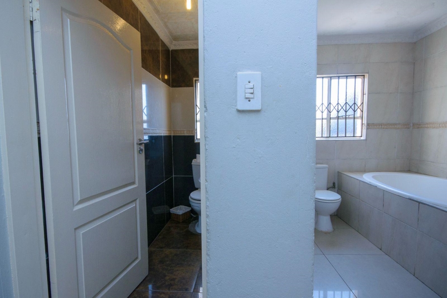 4 Bedroom Property for Sale in Brackendowns Gauteng